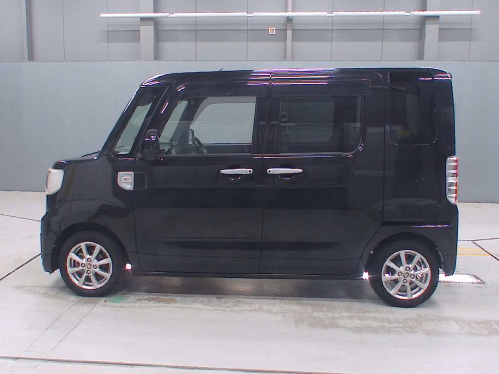 TOYOTA PIXIS MEGA