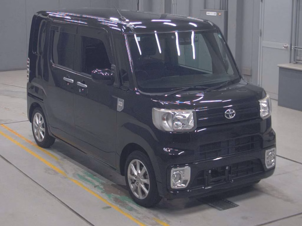 TOYOTA PIXIS MEGA