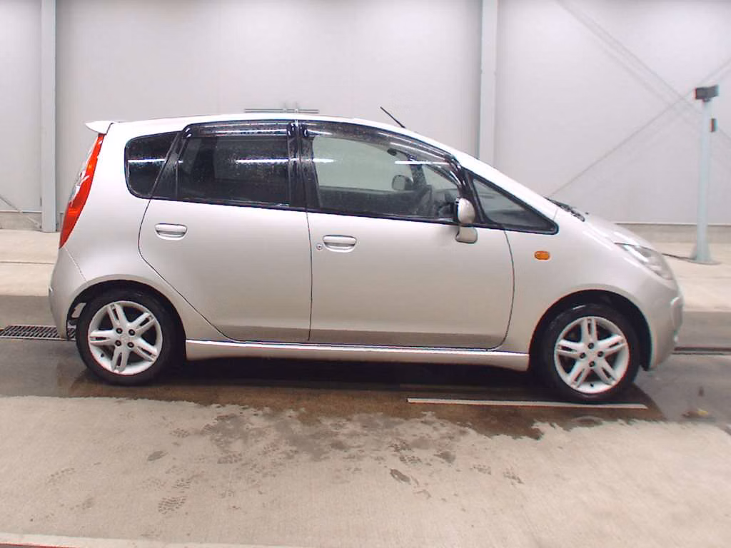 MITSUBISHI COLT