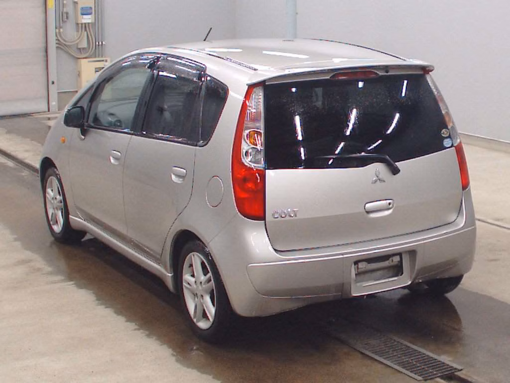 MITSUBISHI COLT