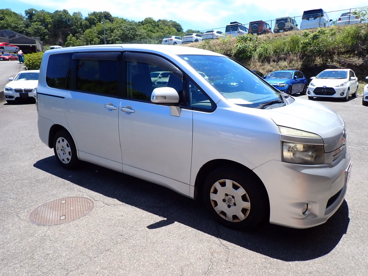 TOYOTA VOXY