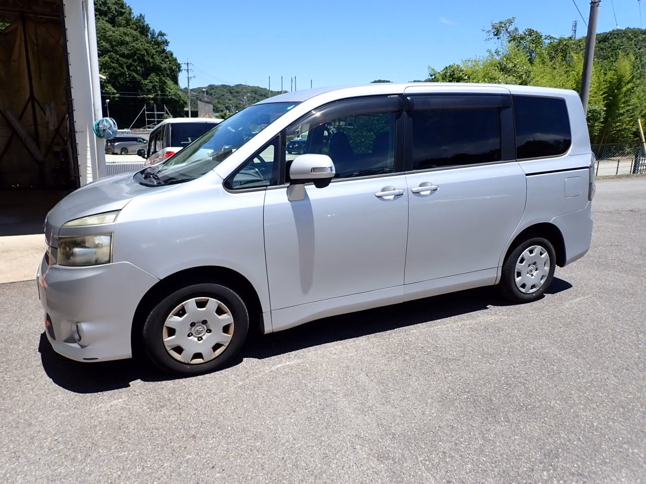 TOYOTA VOXY