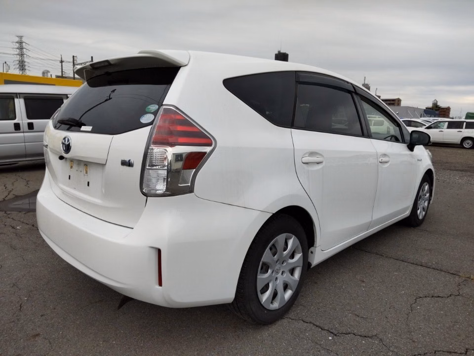 TOYOTA PRIUS ALPHA