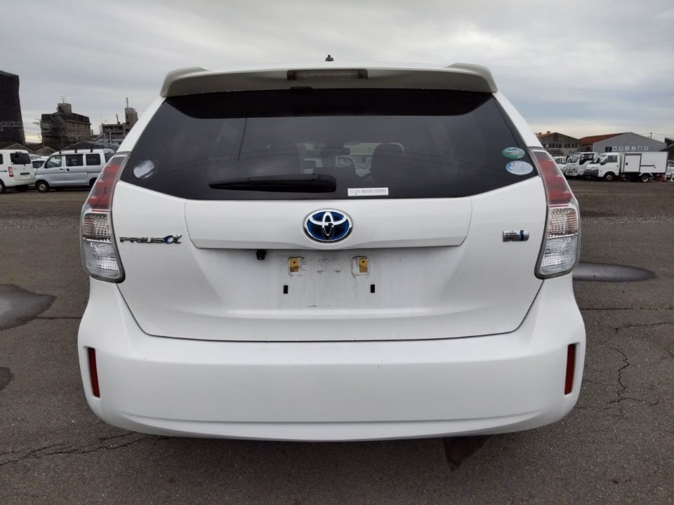 TOYOTA PRIUS ALPHA