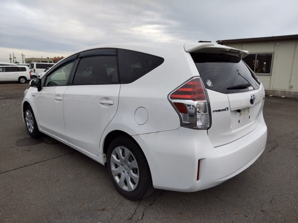 TOYOTA PRIUS ALPHA