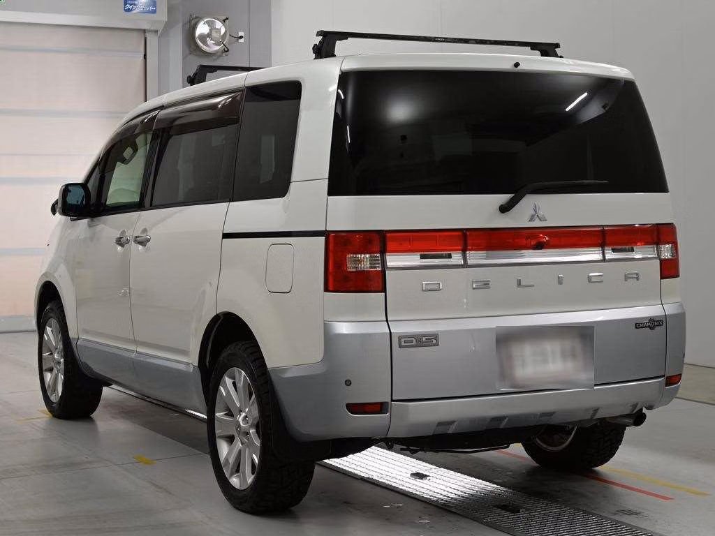 MITSUBISHI DELICA D:5