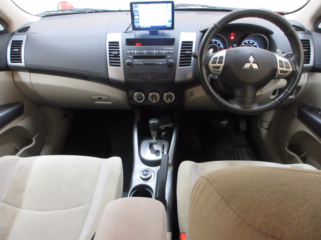 MITSUBISHI OUTLANDER