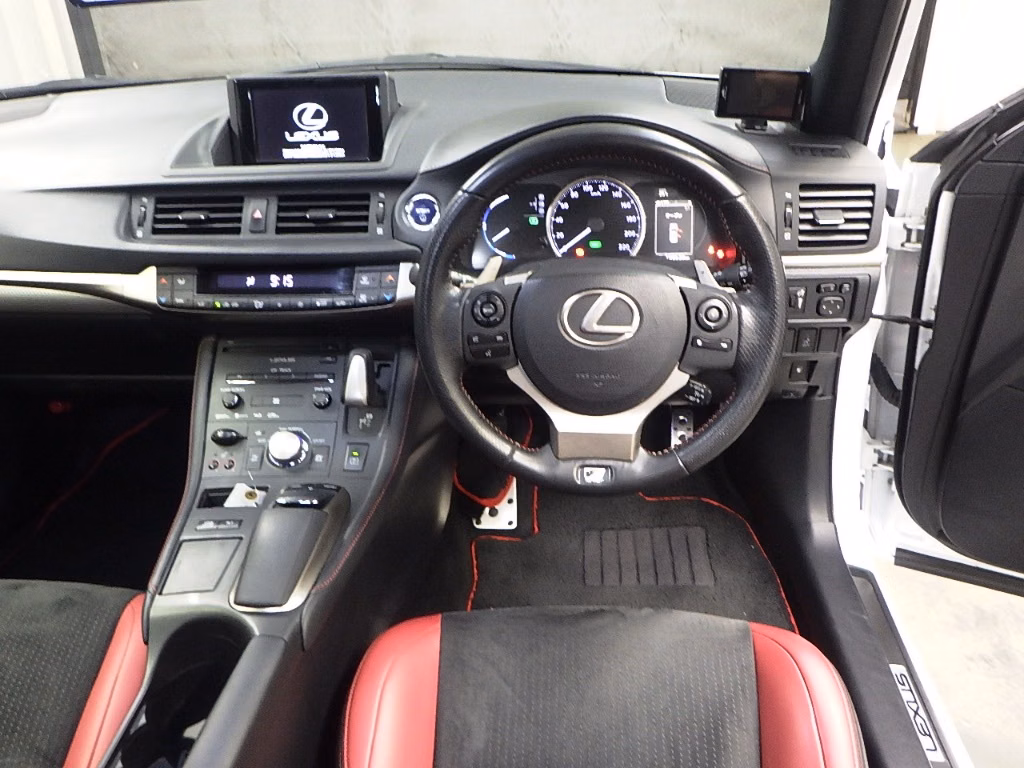LEXUS CT200H