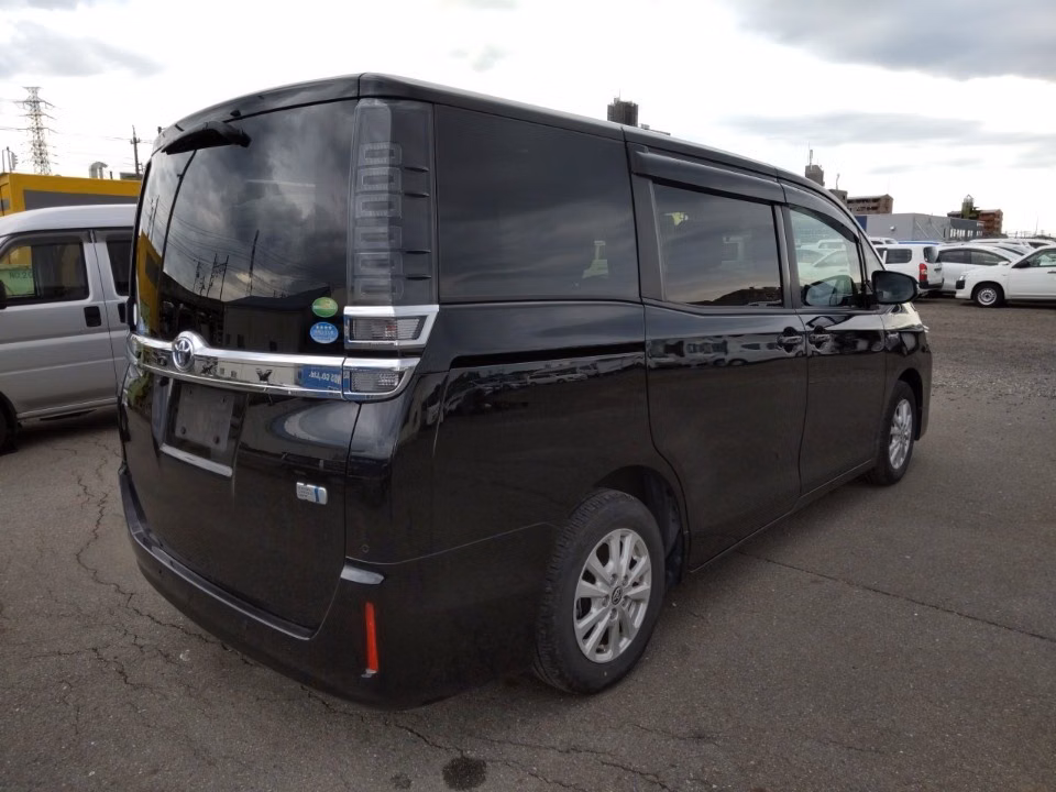 TOYOTA VOXY