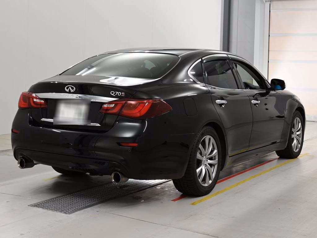 NISSAN FUGA