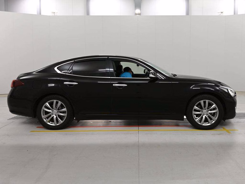 NISSAN FUGA