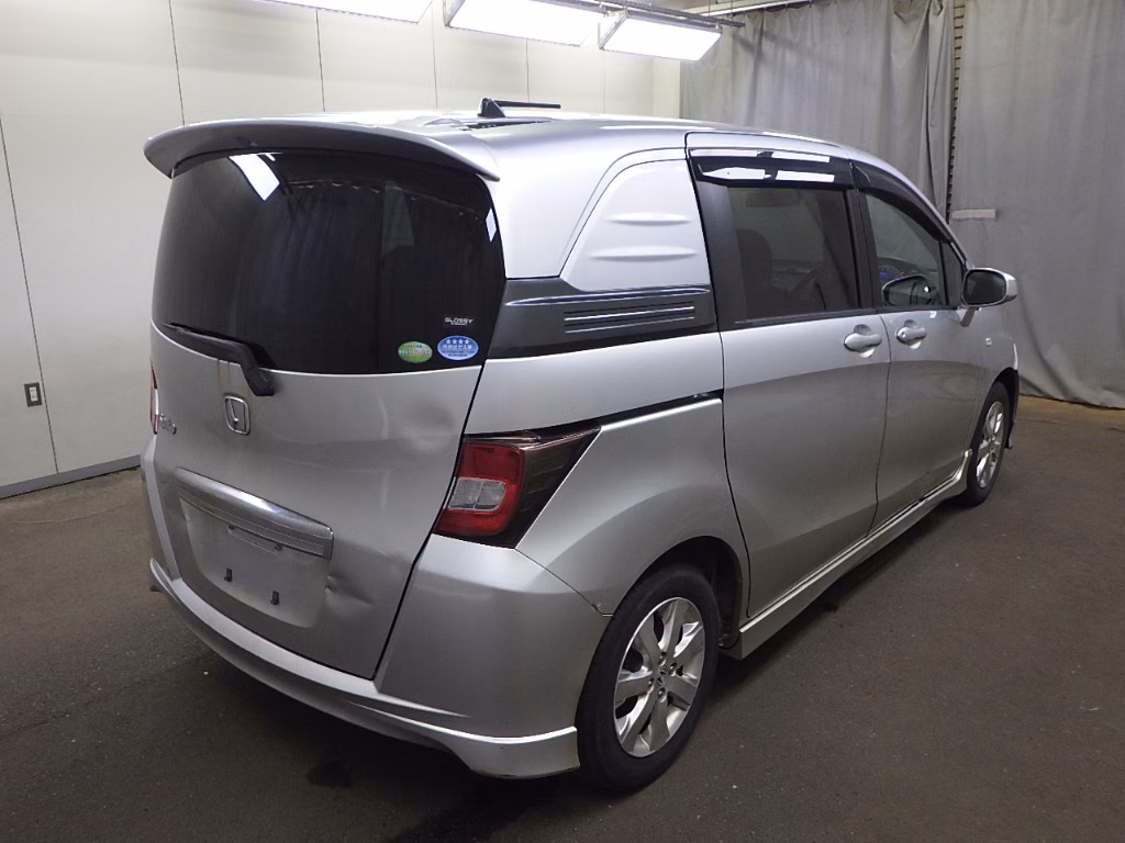 HONDA FREED SPIKE