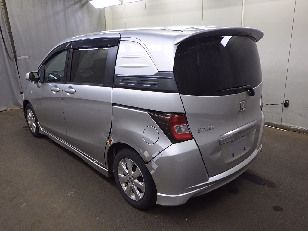HONDA FREED SPIKE