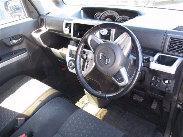 DAIHATSU WAKE