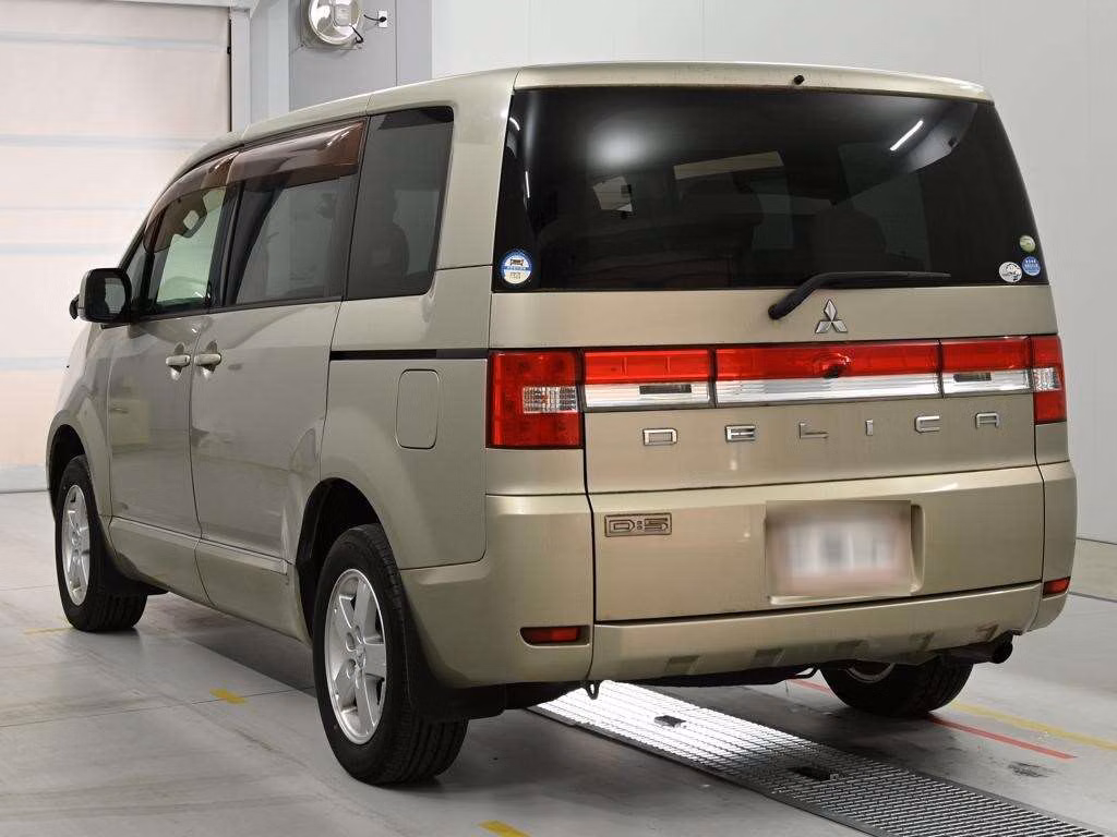 MITSUBISHI DELICA D:5