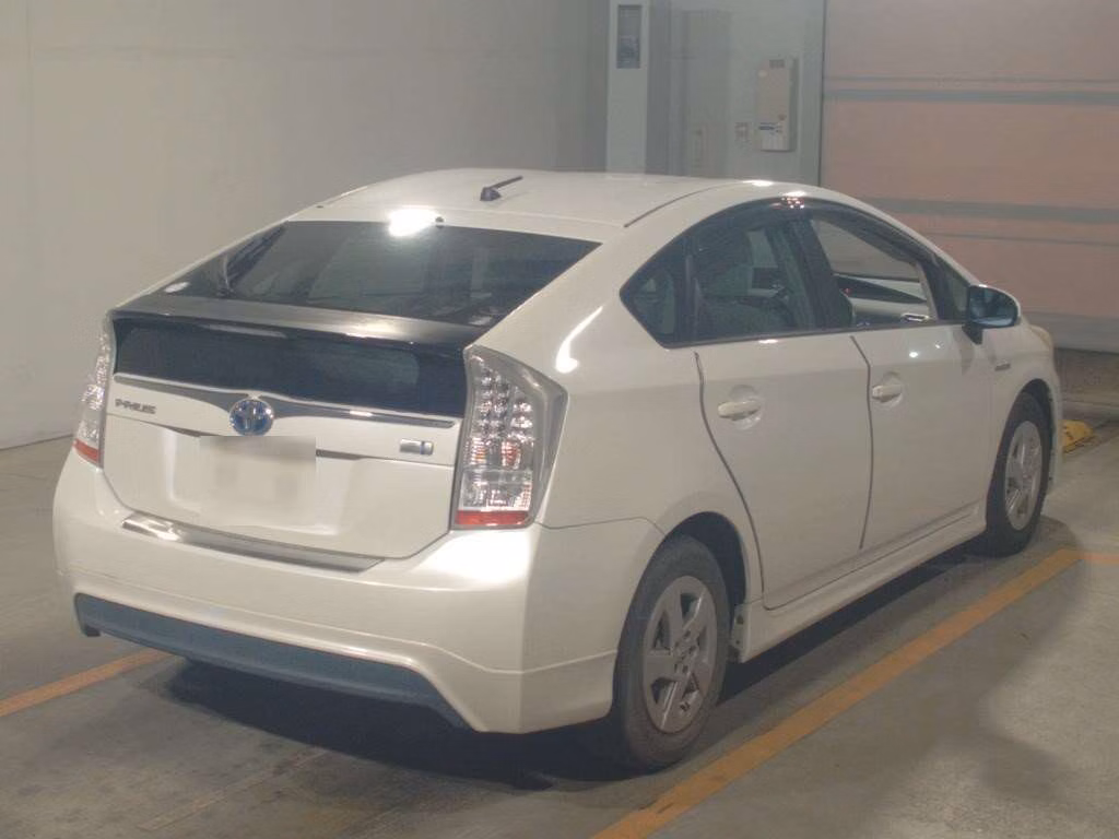 TOYOTA PRIUS