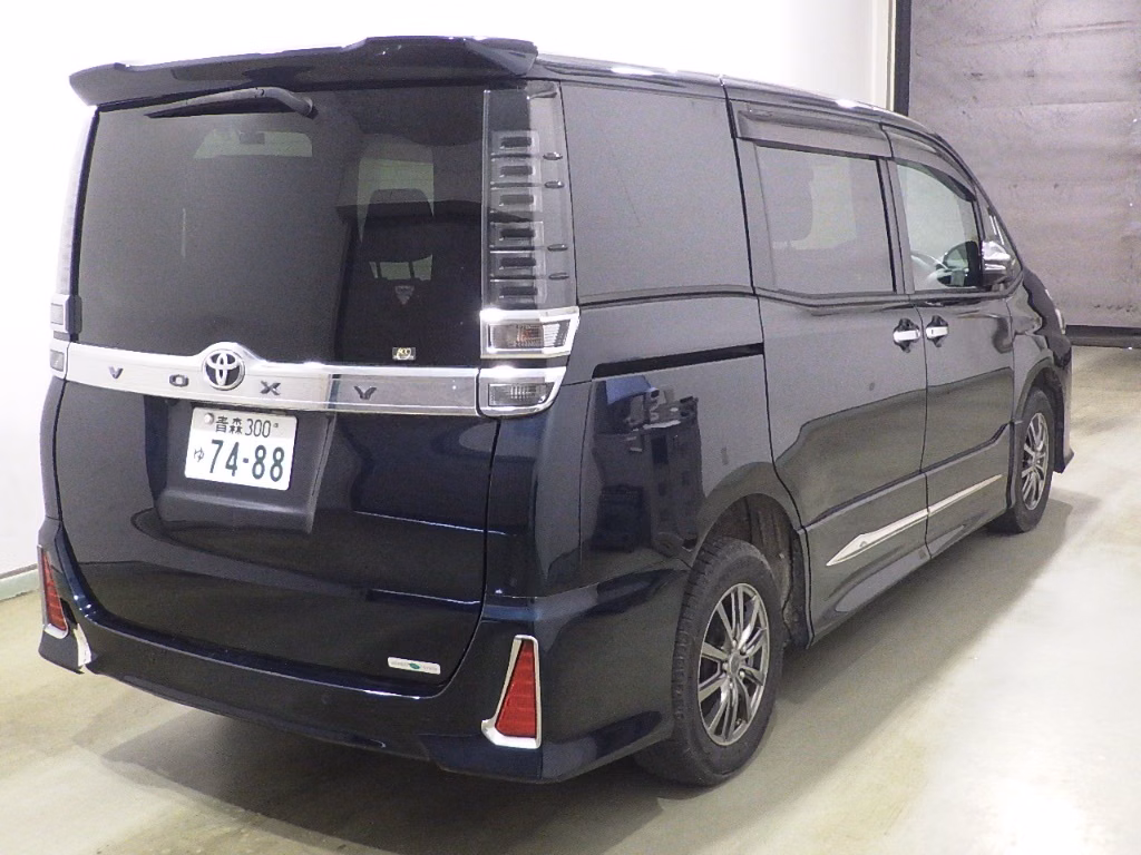 TOYOTA VOXY