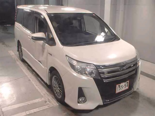 TOYOTA NOAH