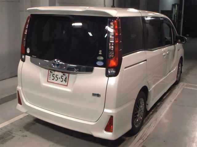 TOYOTA NOAH