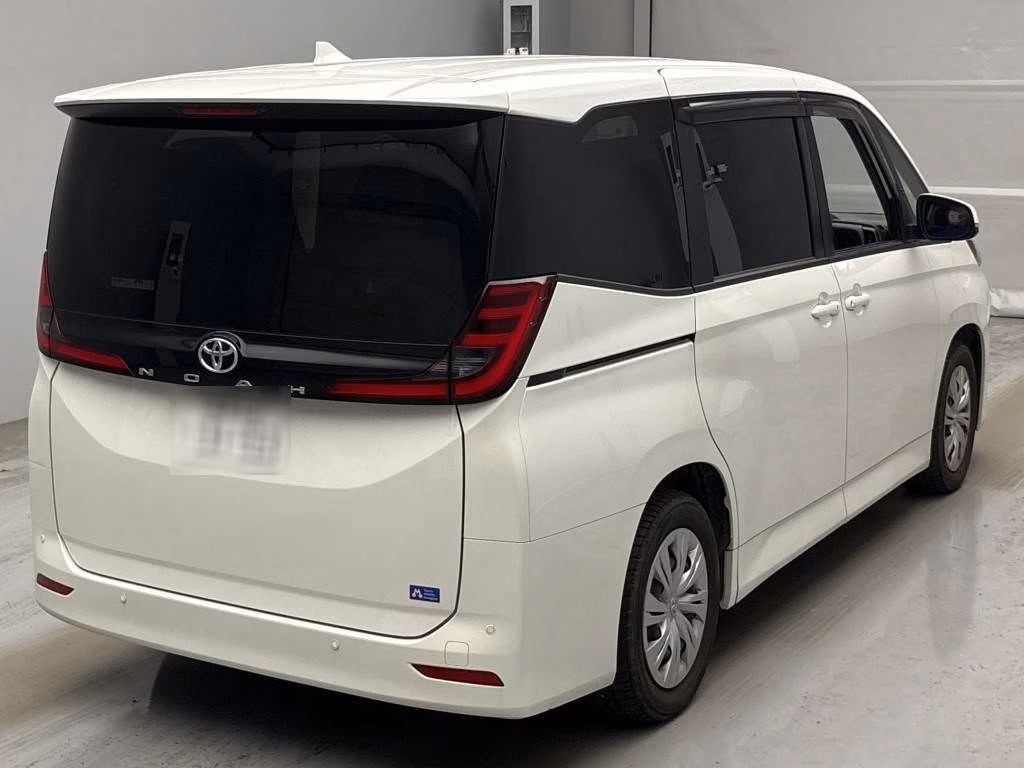 TOYOTA NOAH