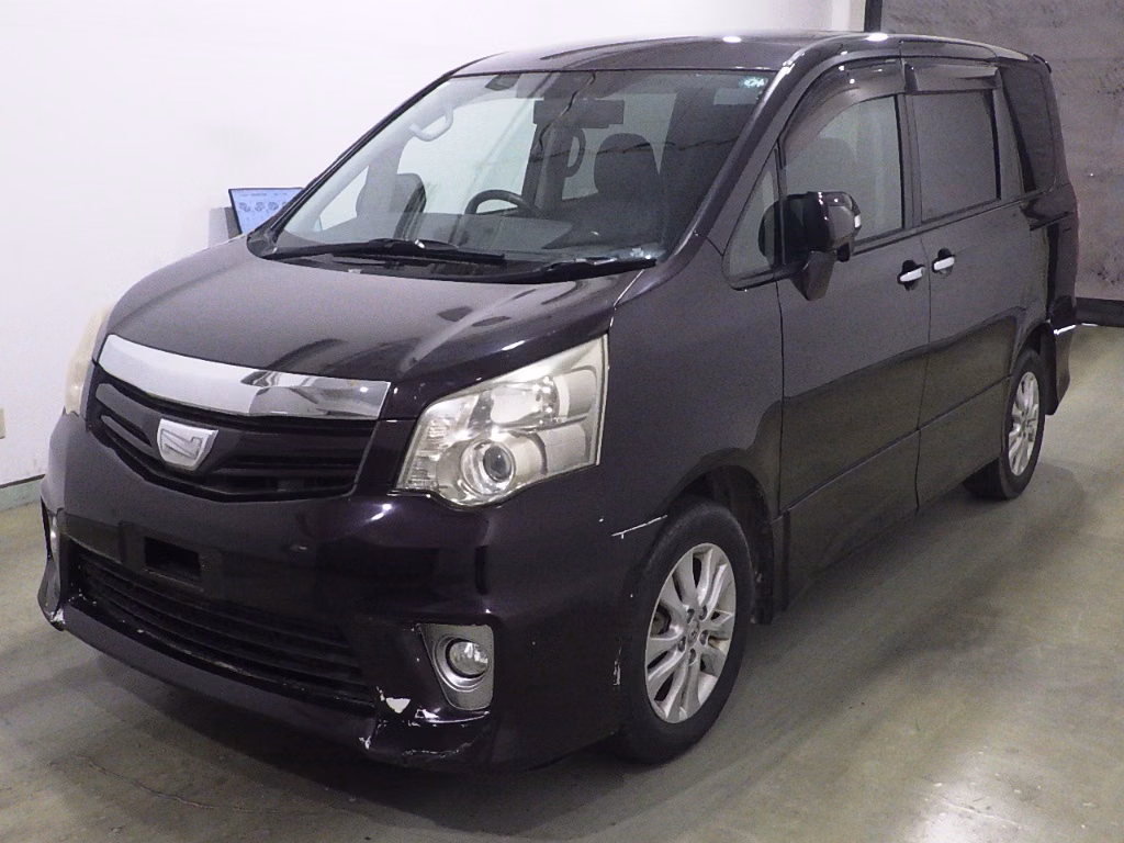 TOYOTA NOAH