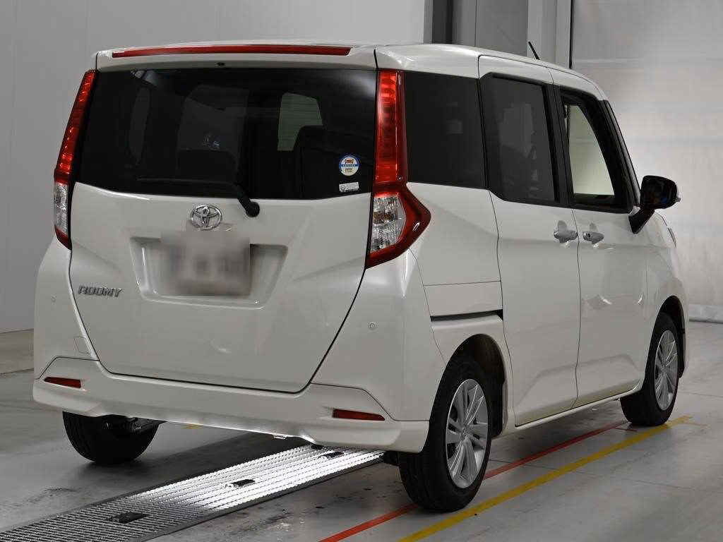 TOYOTA ROOMY