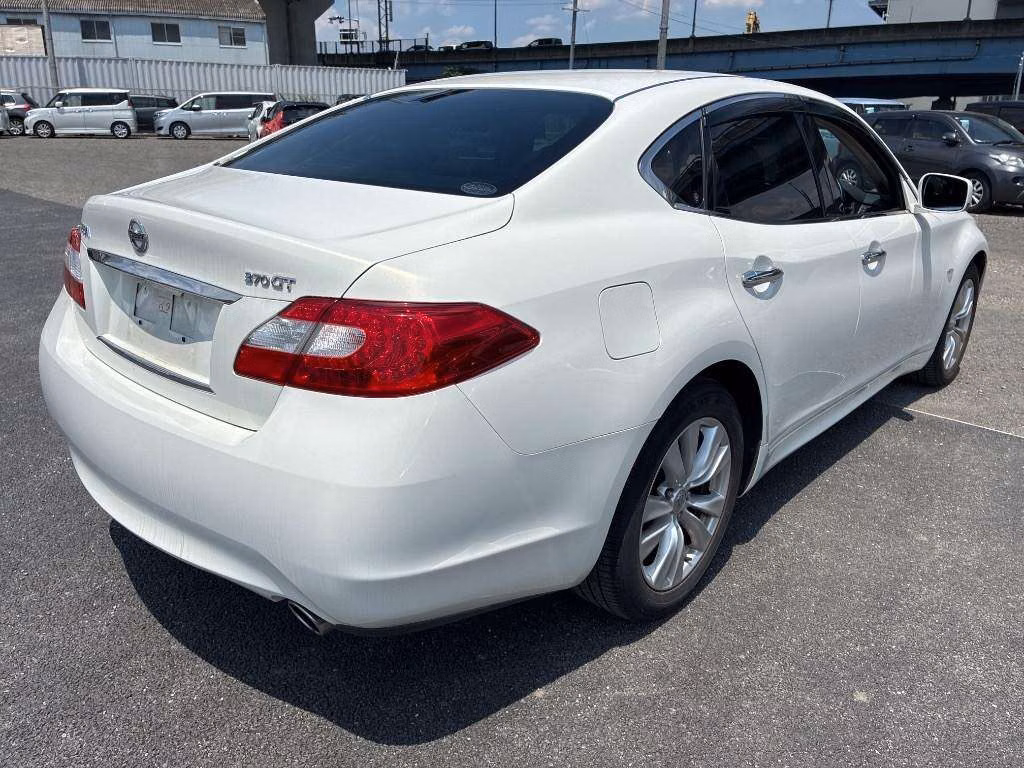 NISSAN FUGA