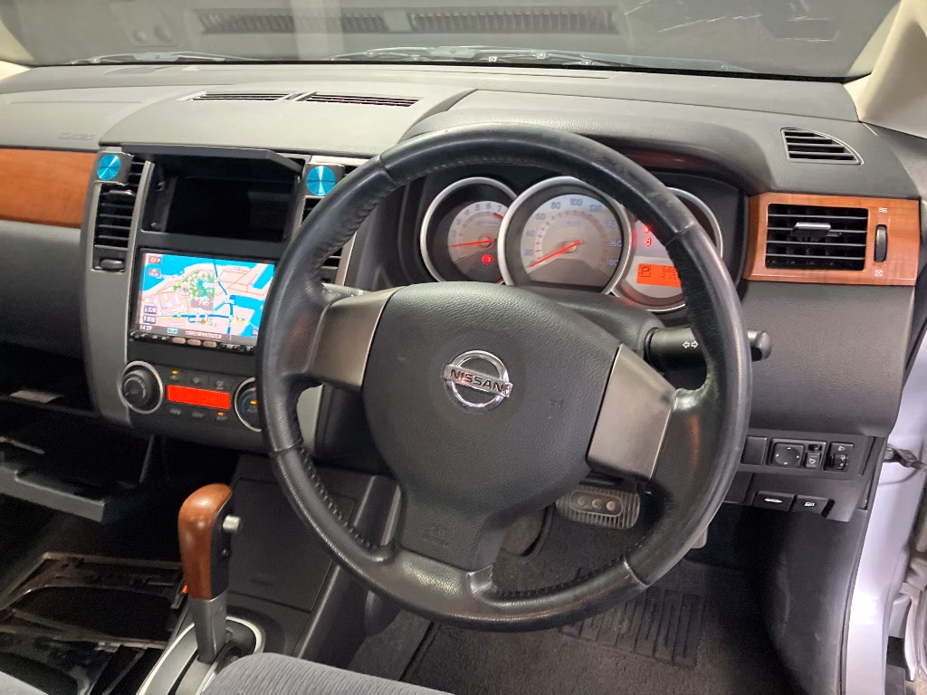 NISSAN TIIDA LATIO