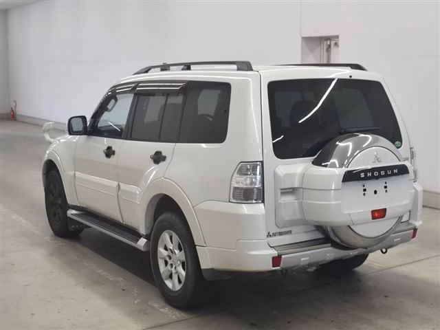 MITSUBISHI PAJERO
