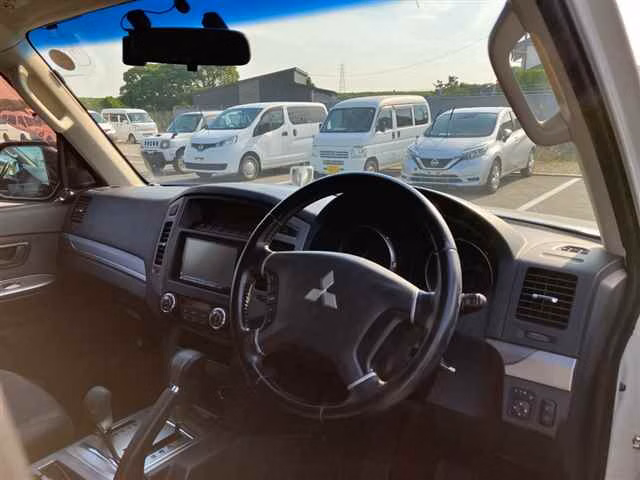 MITSUBISHI PAJERO