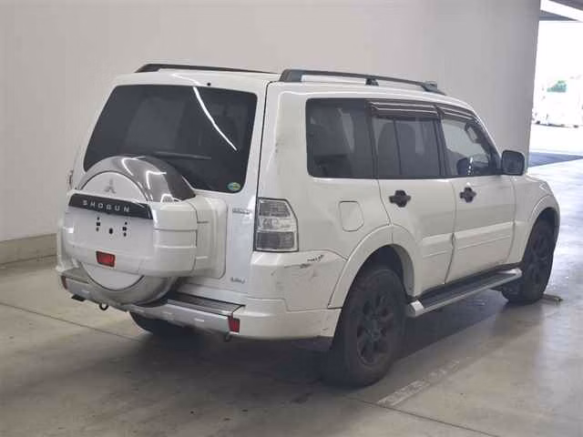 MITSUBISHI PAJERO