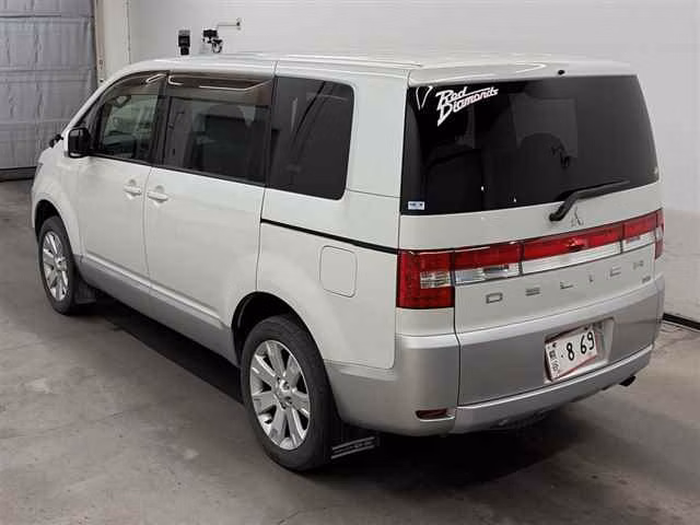 MITSUBISHI DELICA D:5