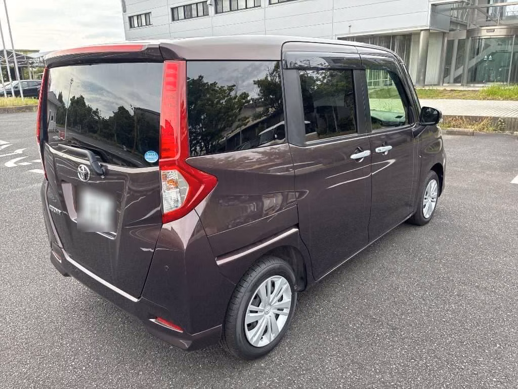 TOYOTA ROOMY
