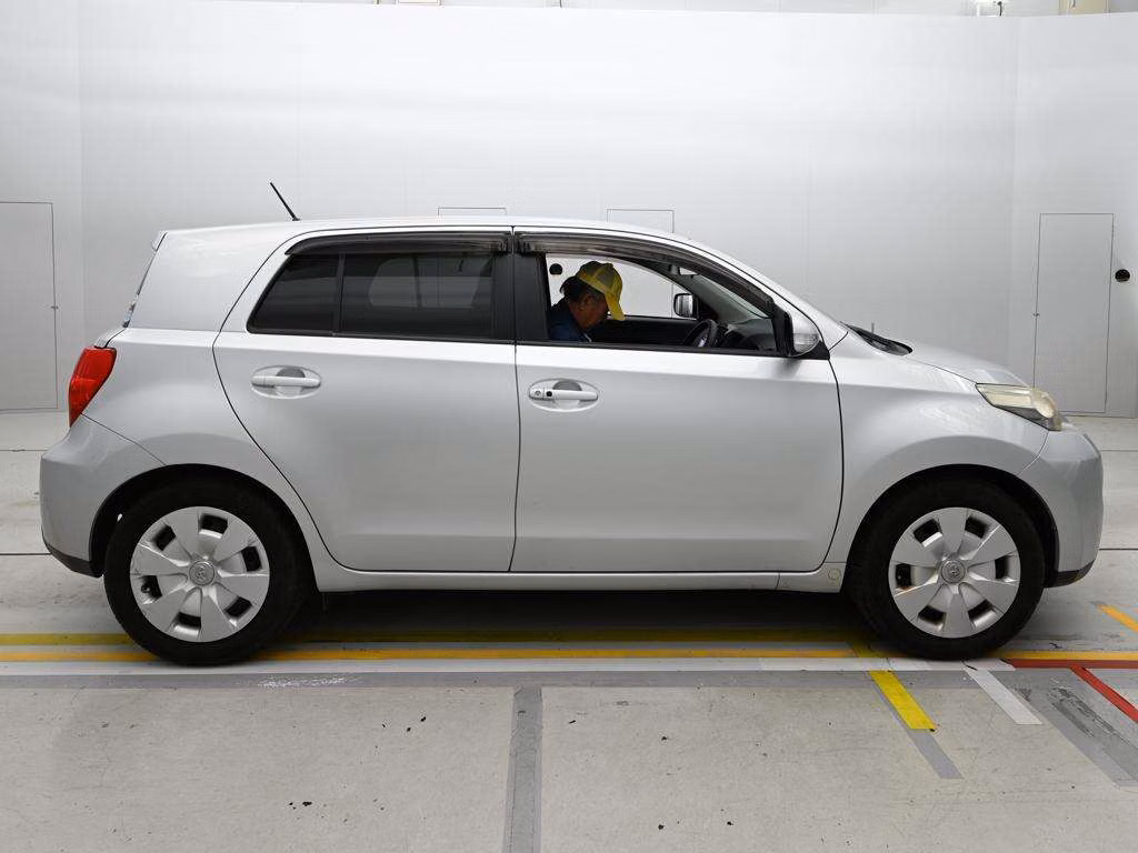TOYOTA IST