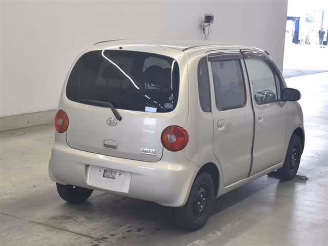 DAIHATSU MOVE LATTE