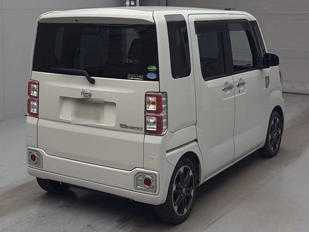 DAIHATSU WAKE