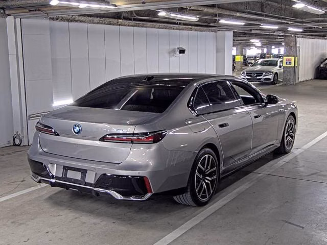 BMW I7