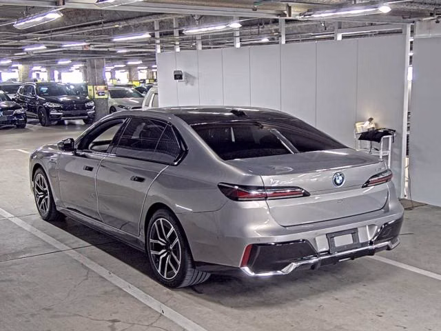 BMW I7