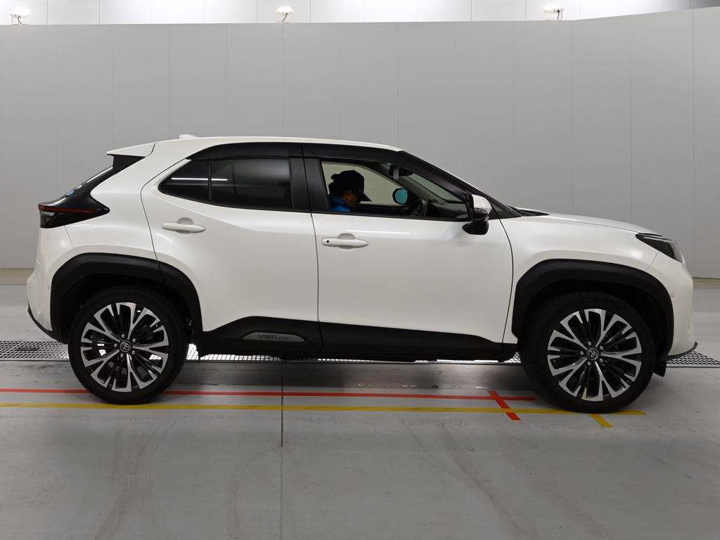 TOYOTA YARIS CROSS