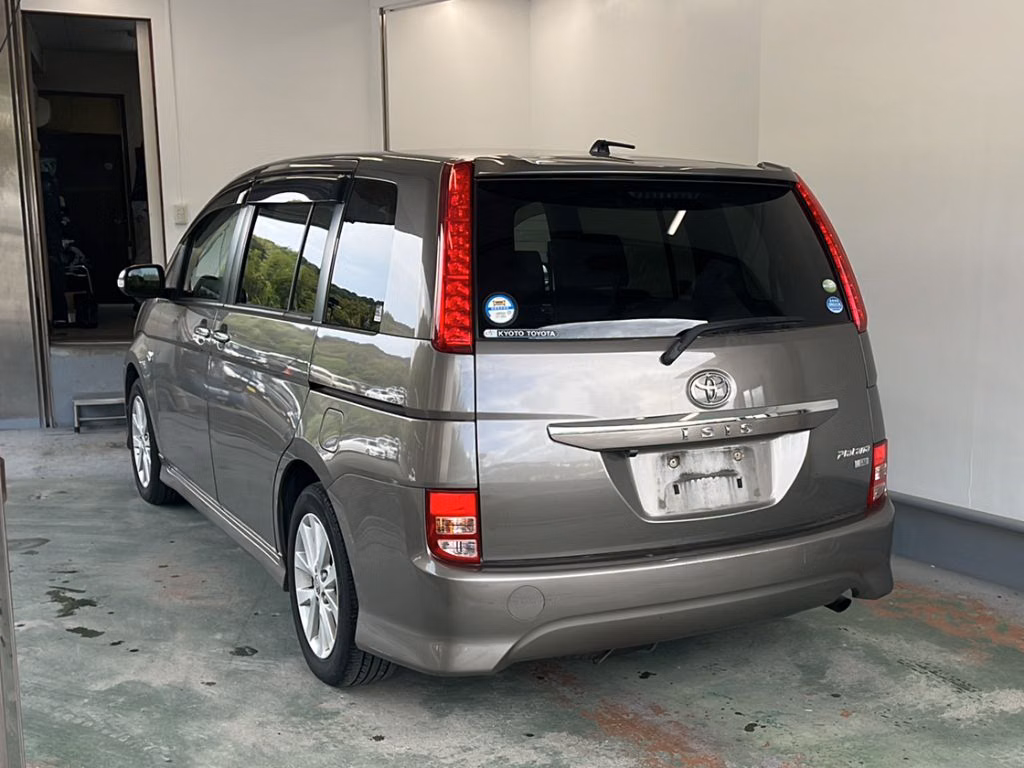 TOYOTA ISIS