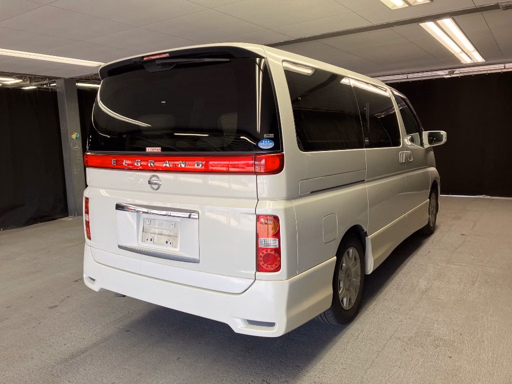 NISSAN ELGRAND