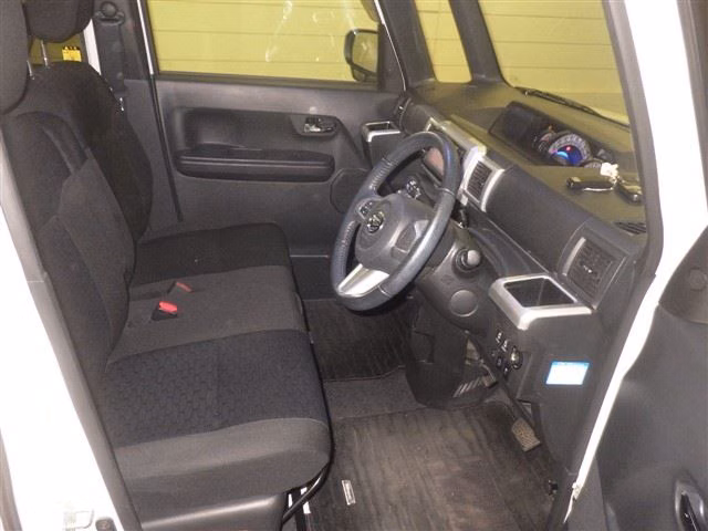 DAIHATSU WAKE