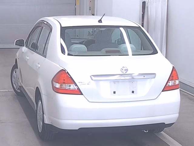 NISSAN TIIDA LATIO