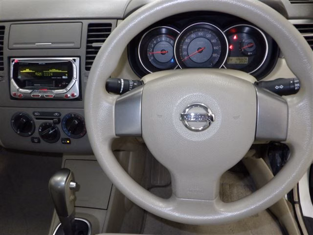 NISSAN TIIDA LATIO