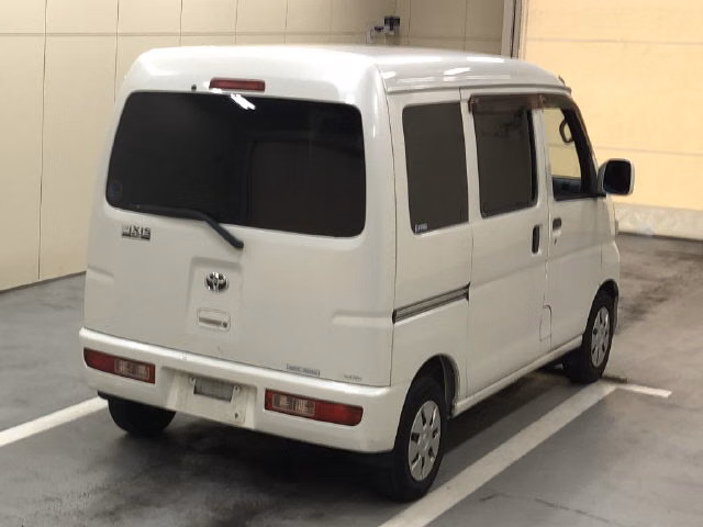 TOYOTA PIXIS VAN