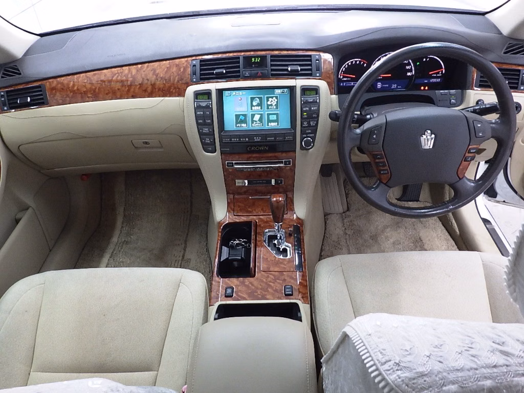 TOYOTA CROWN