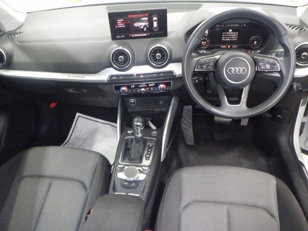 AUDI Q2