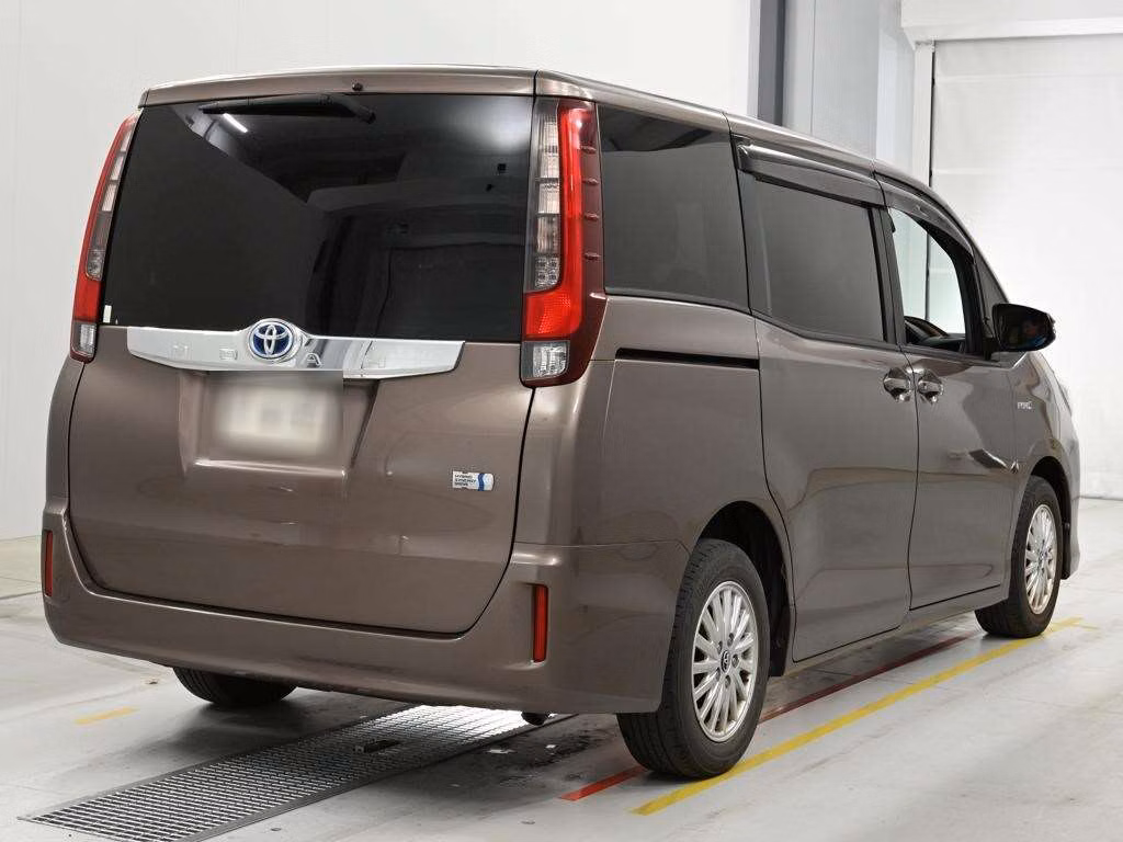 TOYOTA NOAH