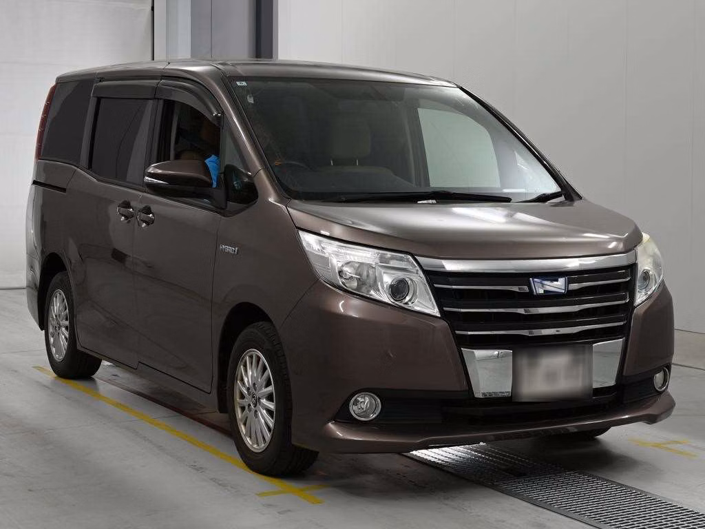 TOYOTA NOAH