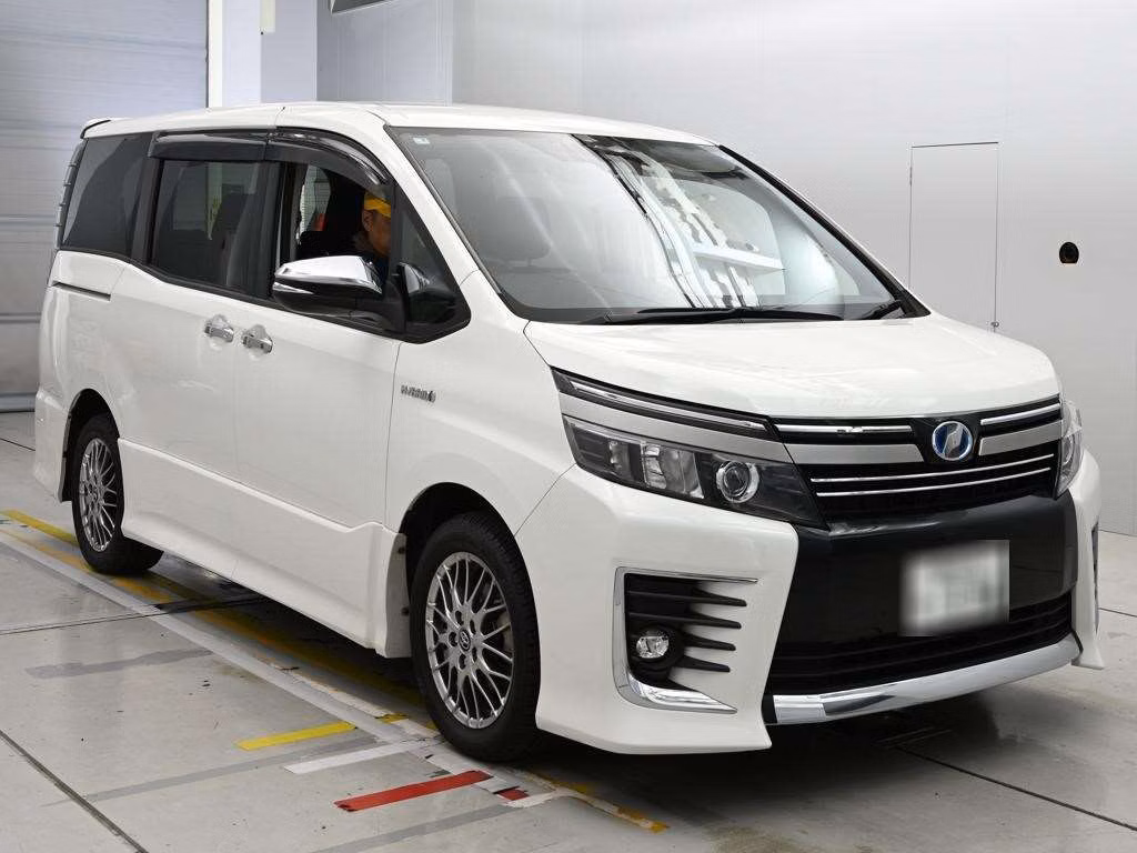 TOYOTA VOXY